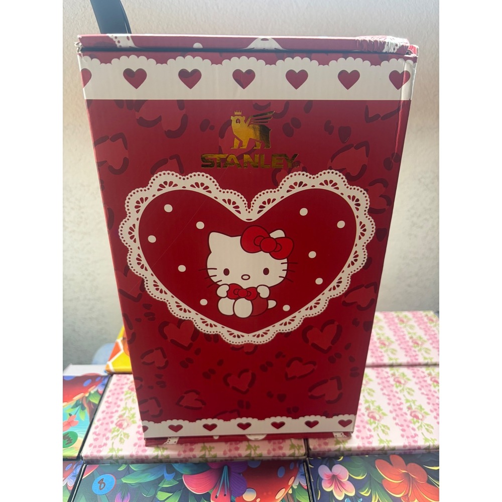 Stanley Hello Kitty Quencher H2.0 FlowState Tumbler 40oz Red Heart Valentine Box - Picture 1 of 3
